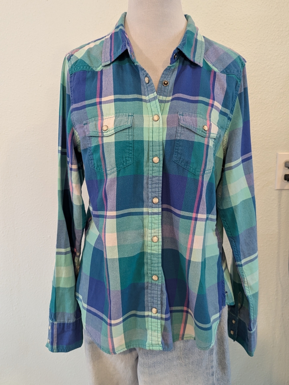 Women's American Eagle Plaid Button-Up Shirt in Teal & Blue